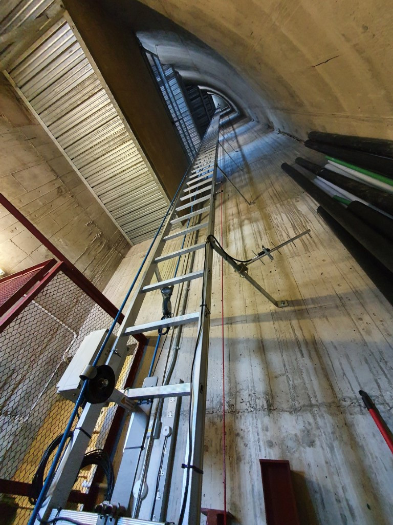 Wind turbine access ladder